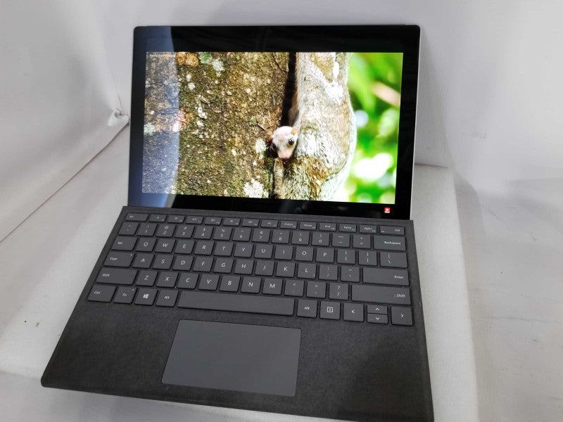 Microsoft Surface Pro 5 - i5-7300U 2.6GHz, 16GB RAM, 256GB SSD - READ
