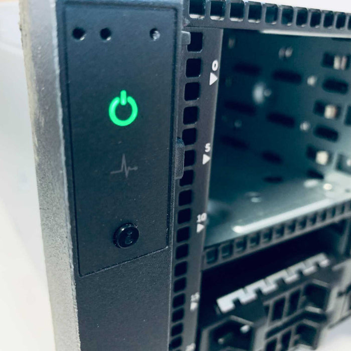 Dell EMC Storage SCv3020 2x Controller 12Gbps SAS 30x 2.5\\" Drive Bays =