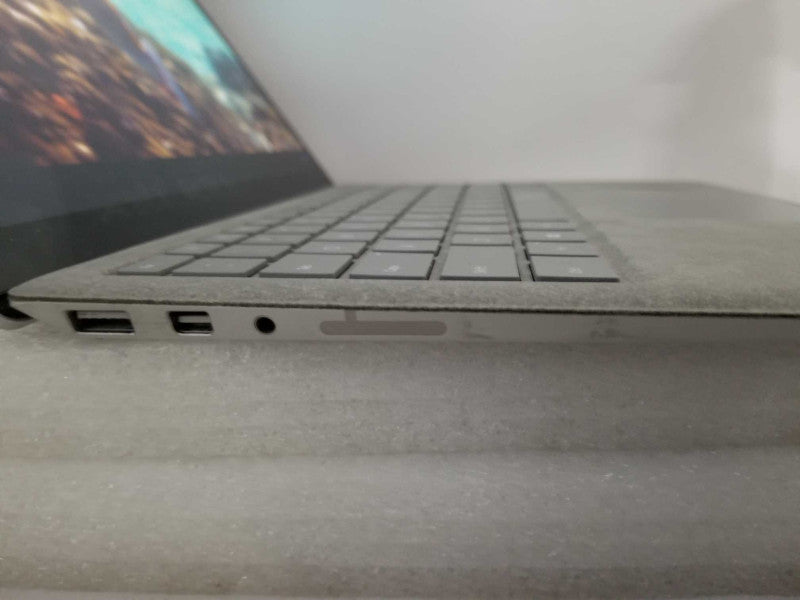 Microsoft Laptop - i7-7660U 2.5GHz, 8GB RAM, 256GB SSD - READ