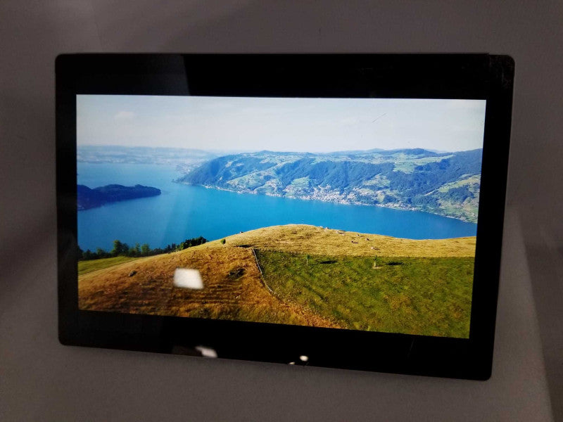Microsoft Surface Pro 5 - i5-7300U 2.6GHz, 8GB RAM, 256GB SSD - READ