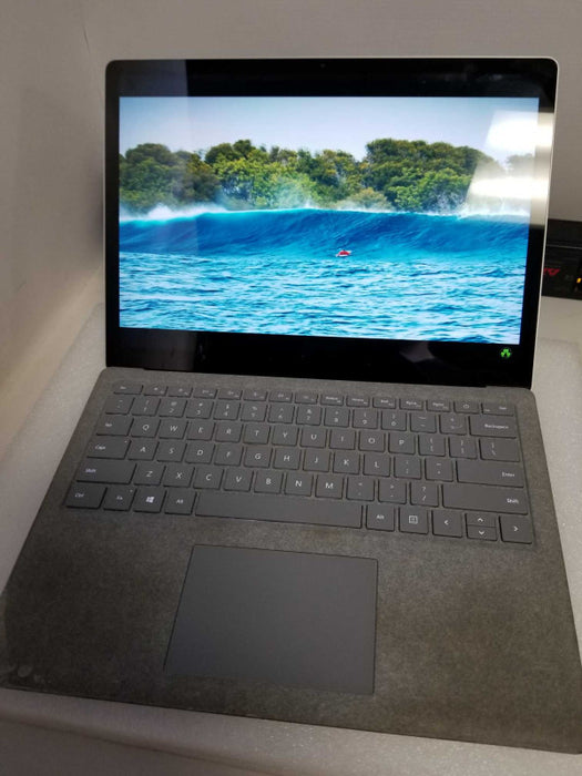 Microsoft Surface Laptop - i7-7660U 2.5GHz, 8GB RAM, 256GB SSD