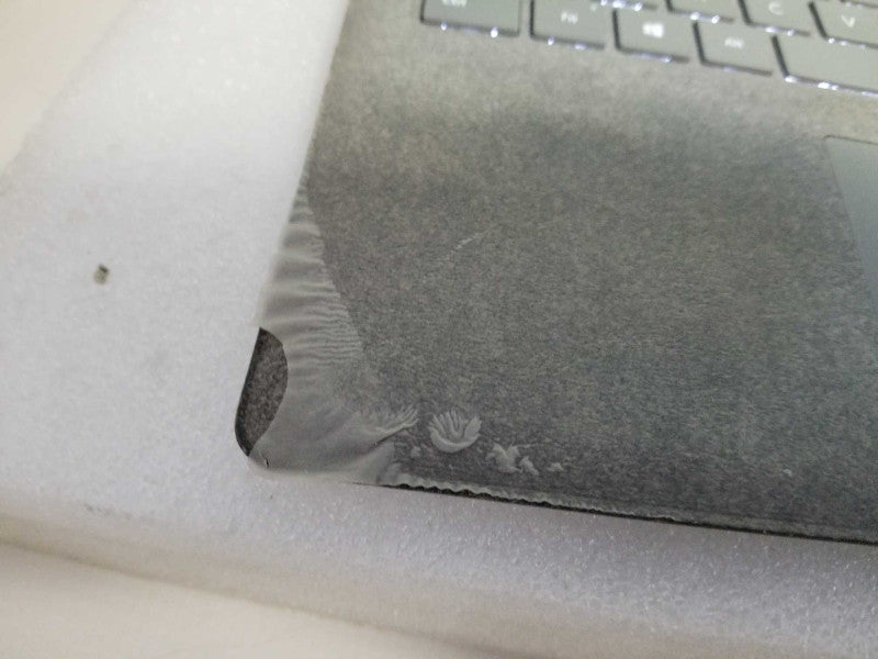 Microsoft Surface Laptop - i7-7660U 2.5GHz, 8GB RAM, 256GB SSD