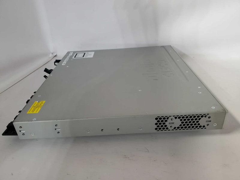 Cisco Catalyst WS-C3850-48T-S 48-Port Gigabit Managed Network Switch )