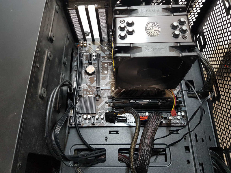 Custom PC - Amd Ryzen 3 2200g with Radeon Vega Graphics, 16GB DDR4 650W PSU