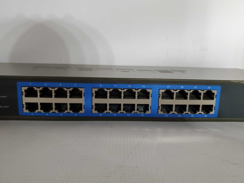 TRENDNET TEG-S240TX 24-Port Rack Mountable Gigabit Network Switch )