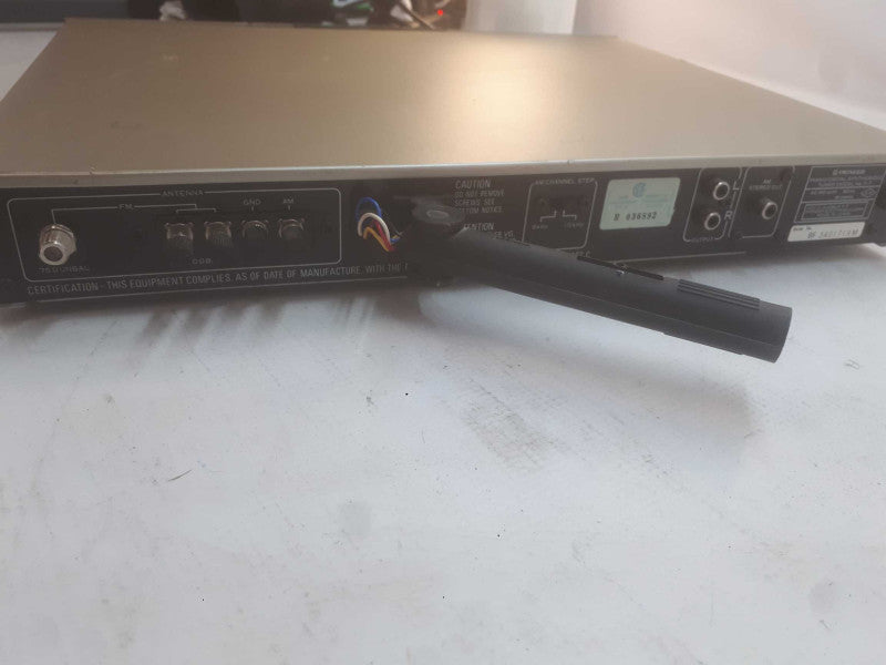 Pioneer model# F-7 FM/Am Digital Synthesized Tuner Made in Japan