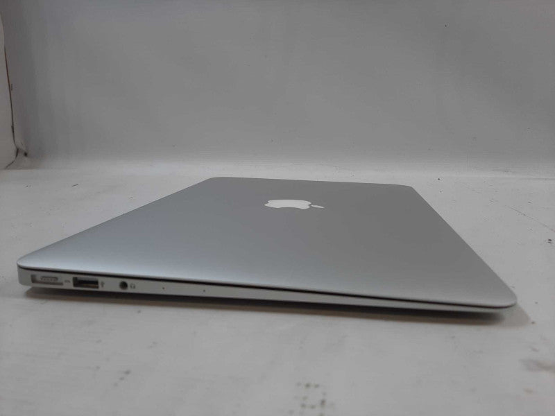MacBook Air 2015 13\\" i5-5250U @ 1.60GHz 8GB DDR3, 128GB SSD