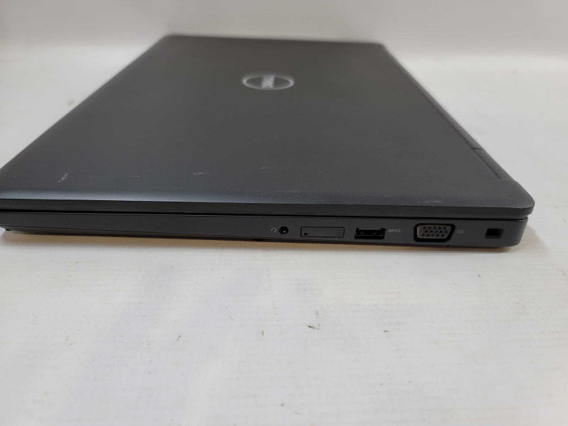 Dell Precision 3520 Xeon E3-1505M v6, 16GB DDR4, 2GB Nvidia Quadro M620, 1TB  Î²