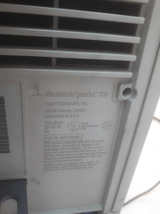 Apple Macintosh Quadra 700, Apple Design Keyboard, Apple Desktop Bus Mouse