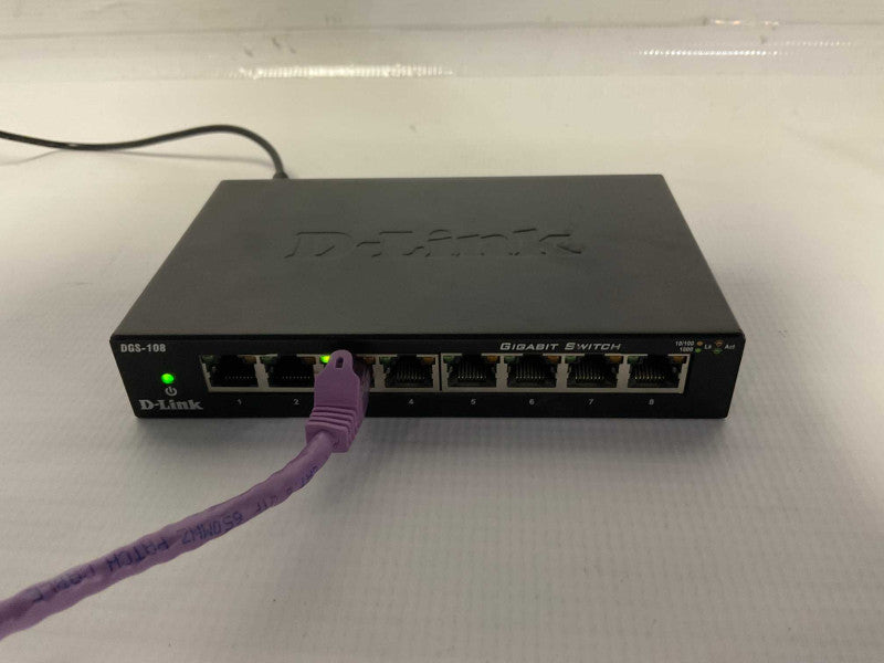 8 port Gigabit network switch D-Link DGS-108  -