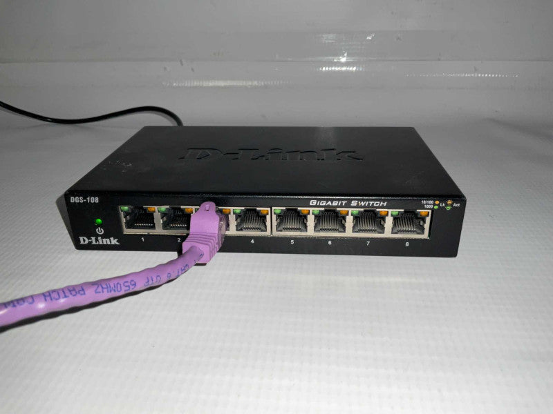 8 port Gigabit network switch D-Link DGS-108  -