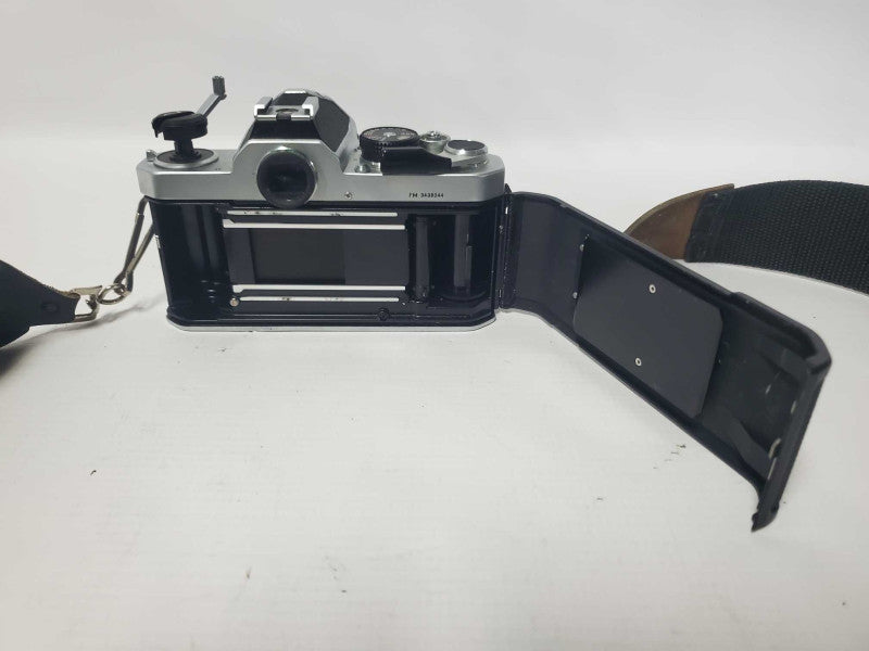 Nikon FM 35mm Vintage Camera with Nikkor 50mm 1:1.8 Lens |