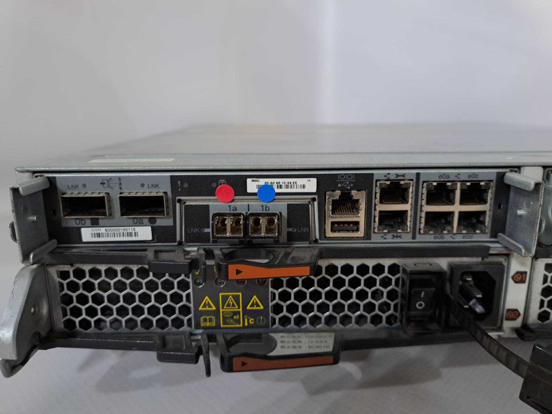 NetApp DS2246 NAJ-1001 Disk Array 24 x 2.5\\" Bays 2x Controllers + 2x PSU )
