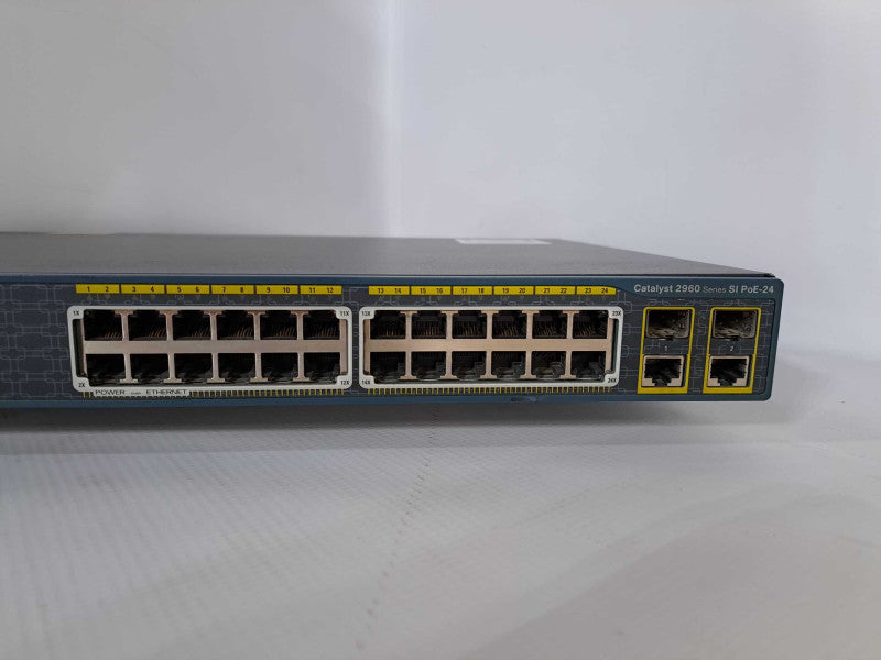 Cisco Catalyst 2960 series 24 Port PoE Ethernet Switch WS-C2960-24PC-S V06 )