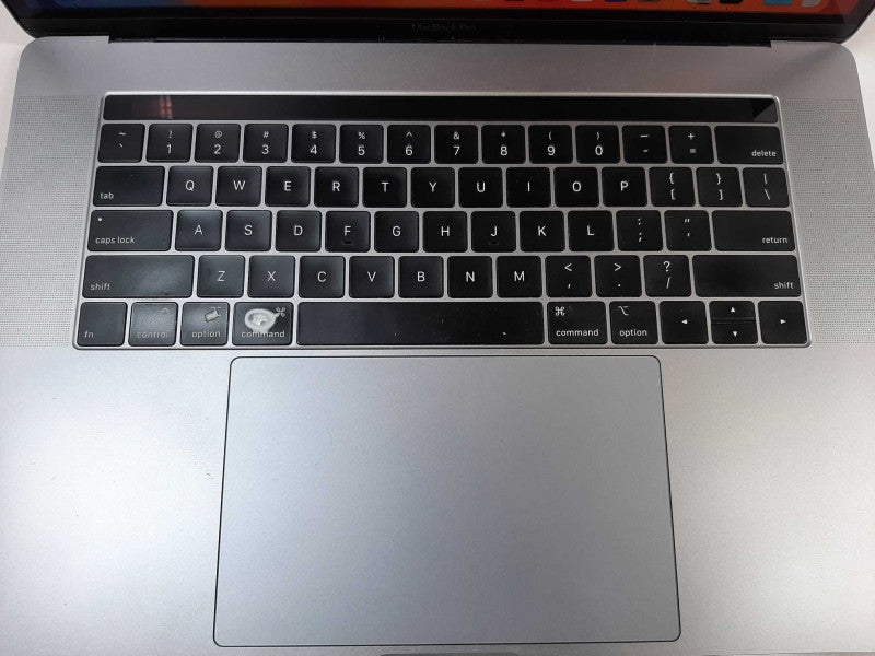 MacBook Pro 2018 15\\" i9-8950HK, 32GB DDR4, 1TB SSD, Radeon Pro 560X **READ**