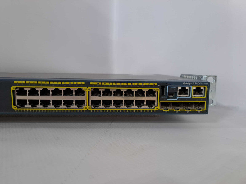 Cisco WS-C2960S-24TS-L V04 24 Port Managed 10/100/1000 Gigabit Switch )