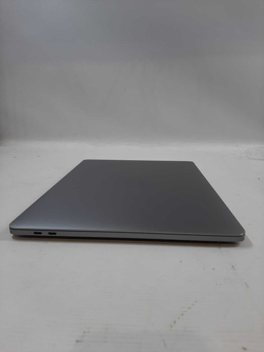 MacBook Pro 2018 15\\" Core i9-8950HK @ 2.9GHz 32GB DDR4 500GB SSD *READ*