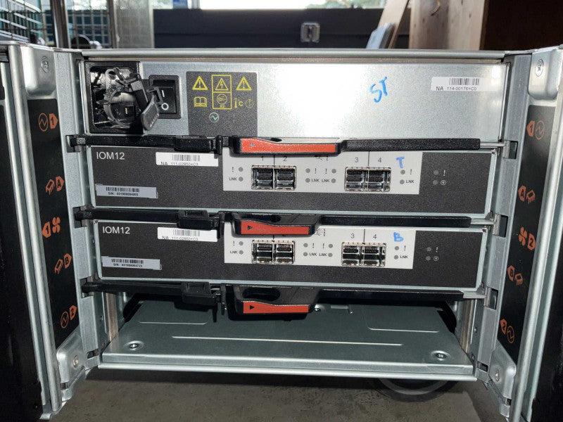 NetApp NAJ-1503 60 bay with  2x IOM12 111-02850 SAS 12GB Controllers -