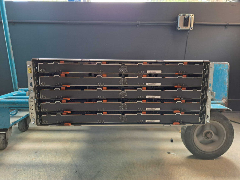 Netapp DE6600 Storage Enclosure 60x 3.5\\" HDD Bay 2x 1755W PSU No Modules )