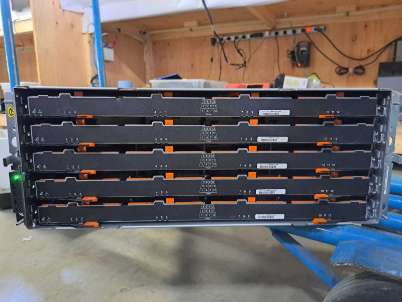 Netapp DE6600 Storage Enclosure 60x 3.5\\" HDD Bay 2x 1755W PSU No Modules )