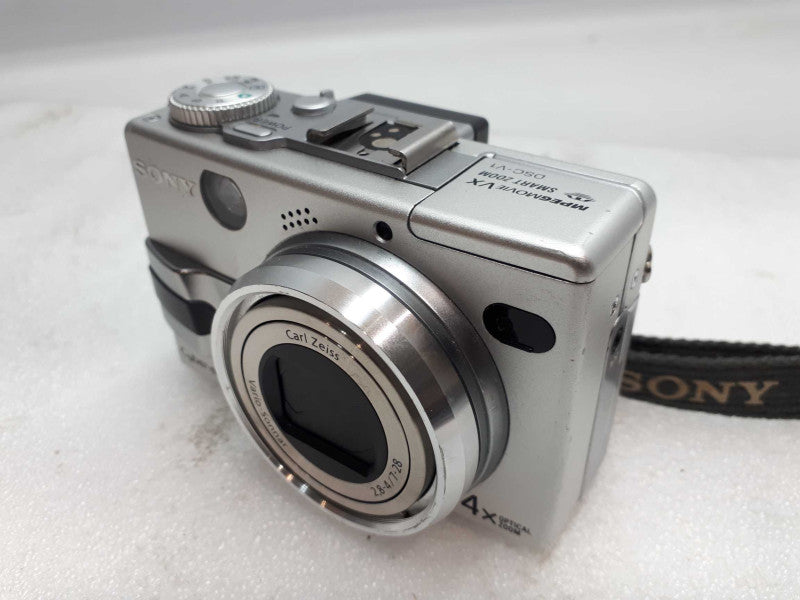 Sony Cyber-Shot DSC-V1 5.0 Mega Pixel Digital Camera w/ 4X Zoom Q&