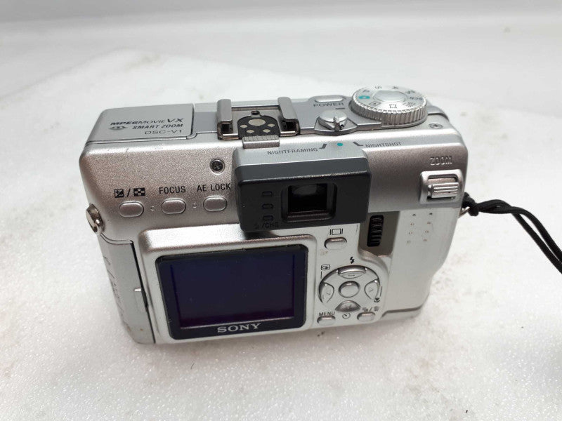 Sony Cyber-Shot DSC-V1 5.0 Mega Pixel Digital Camera w/ 4X Zoom Q&