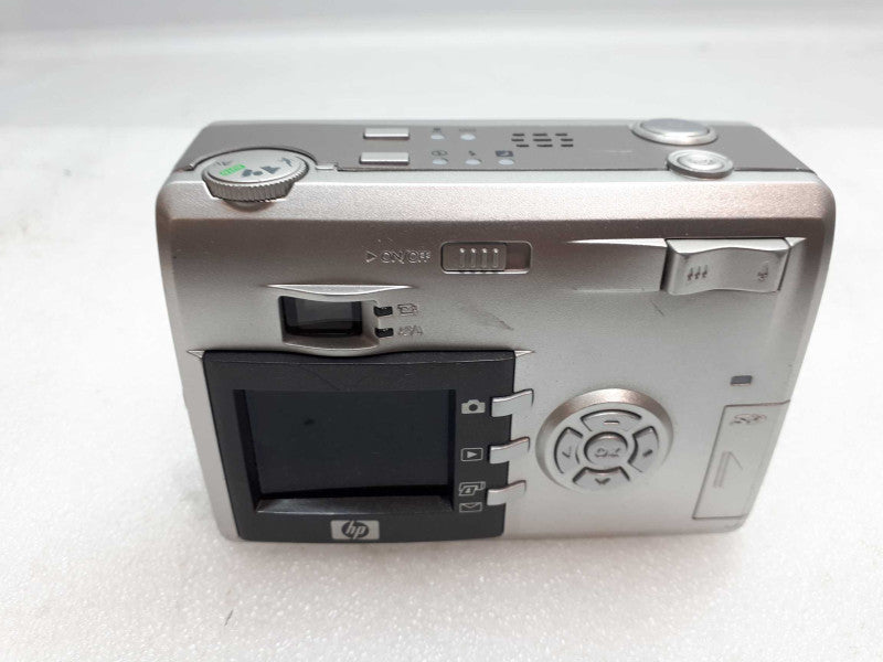 HP PhotoSmart 935 5.3MP Digital Camera - Silver - Model Q2214A &