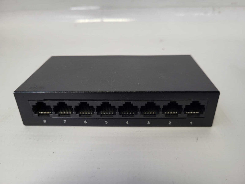D-Link 8-Port Gigabit Metal Desktop Switch  -