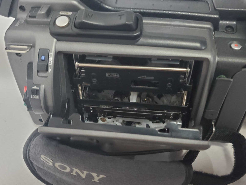 SONY DSR-PD170 MiniDV Video Camcorder  |
