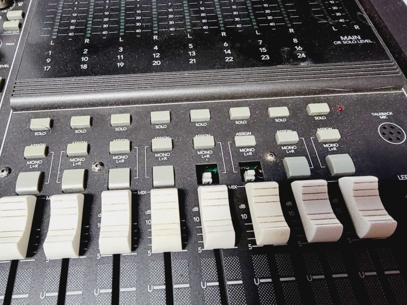 Mackie 32.8 32-Channel 8-Bus Mixing Console (