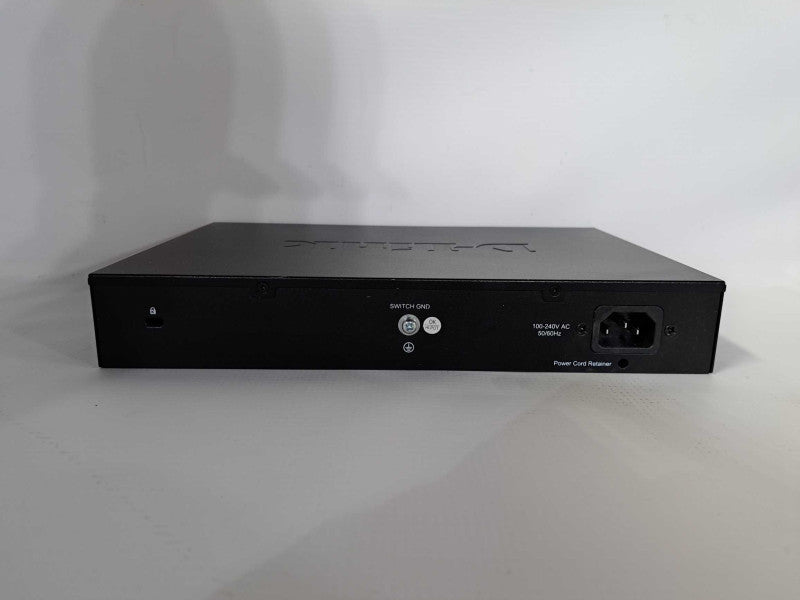 DLINK DGS-1024C 24-port Gigabit Unmanaged Rackmount Switch  )