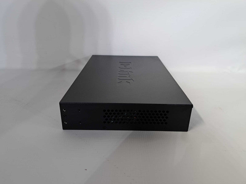 DLINK DGS-1024C 24-port Gigabit Unmanaged Rackmount Switch  )