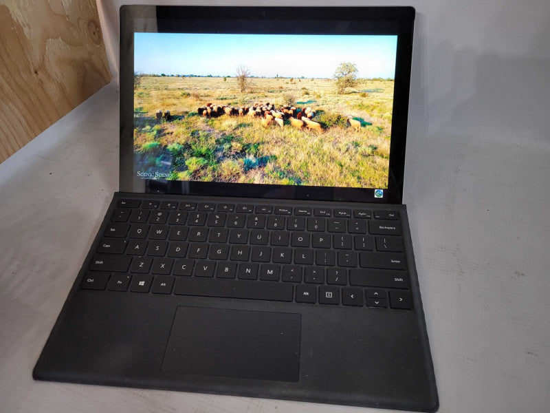 Microsoft Surface 5 - i5-7300U 2.6GHz, 8GB RAM, 256GB SSD