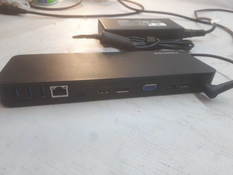Toshiba Thunderbolt 3 Dock & Toshiba Adaptor PA5181E-1AC3