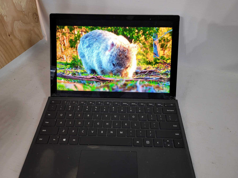 Surface Pro 7 - i5-1035G4 1.1GHz, 8GB RAM, 256GB SSD - READ