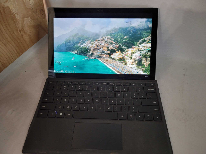 Microsoft Surface Pro 4 - i5-6300U 2.4GHz, 8GB RAM, 256GB SSD - READ