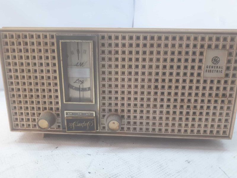 General Electric Super Six Radio  Made in Canada model 16R23