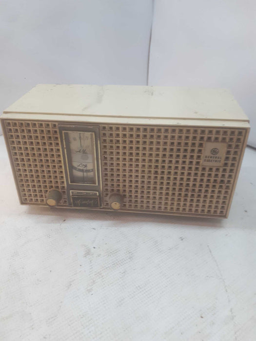 General Electric Super Six Radio  Made in Canada model 16R23