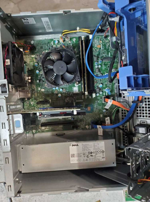 Dell OptiPlex 7050 Small Form Factor (Intel (R) Core i7-7700 3.6Ghz, 16GB DDR