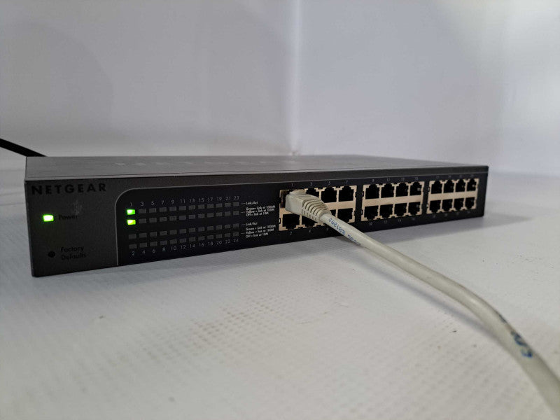 Netgear JGS524E ProSafe Plus - 24 Port Gigabit Switch )