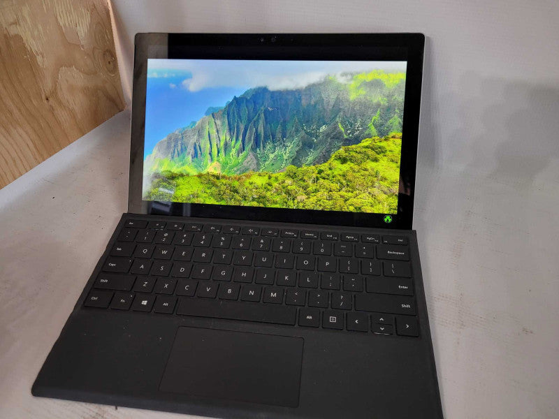 Microsoft Surface 4 - i5-6300U 2.4GHz, 4GB RAM, 128GB SSD