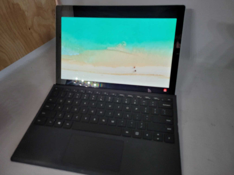 Microsoft Surface Pro 5 - m3-7Y30 1GHz, 4GB RAM, 128GB SSD