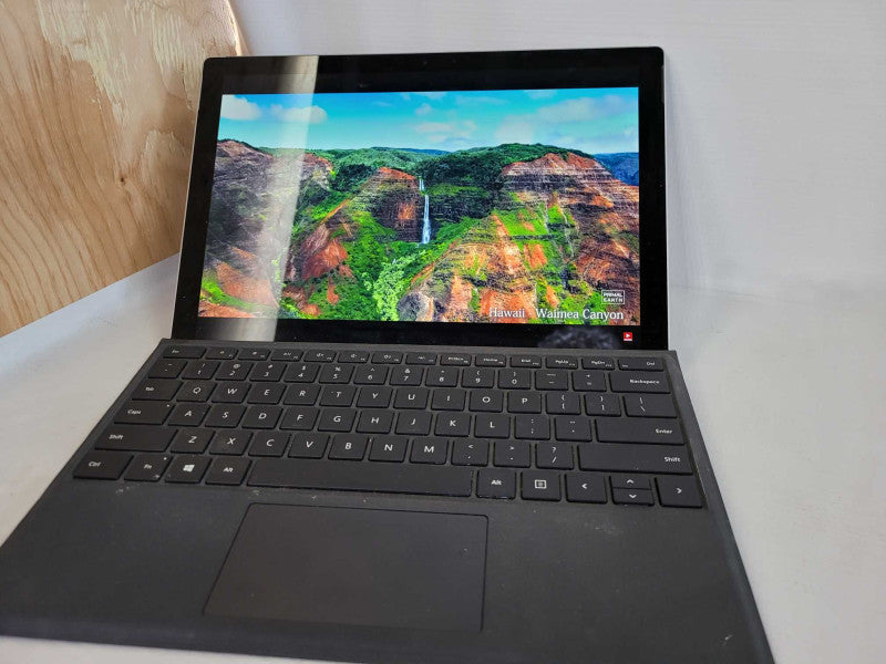 Microsoft Surface Pro 5 - m3-7Y30 1GHz, 4GB RAM, 128GB SSD Q