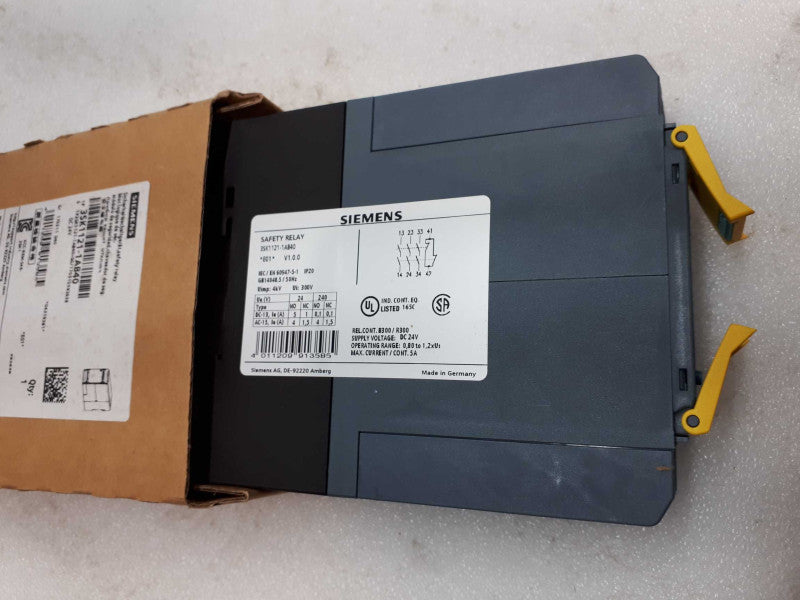 New Siemens Safety Relay 3SK1121-1AB40 &