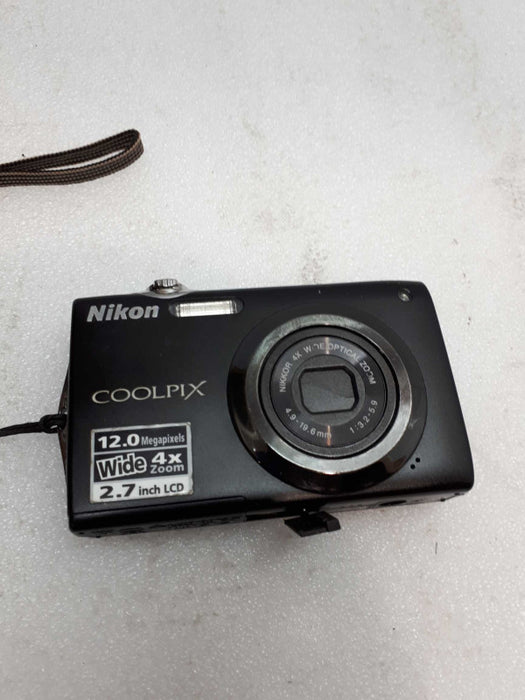 Nikon COOLPIX S3000 12MP Digital Camera Black &