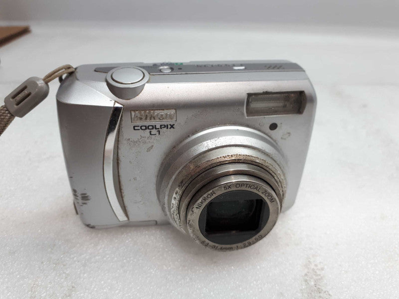 Nikon COOLPIX L1 6.2MP Digital Camera &