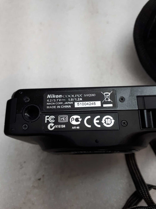 Nikon Coolpix S9200 Digital Compact Camera with carrying case &