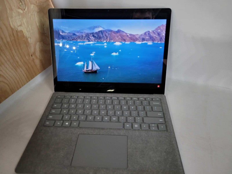 Microsoft Surface Laptop - i7-7660U 2.5GHz, 16GB RAM, 512GB SSD