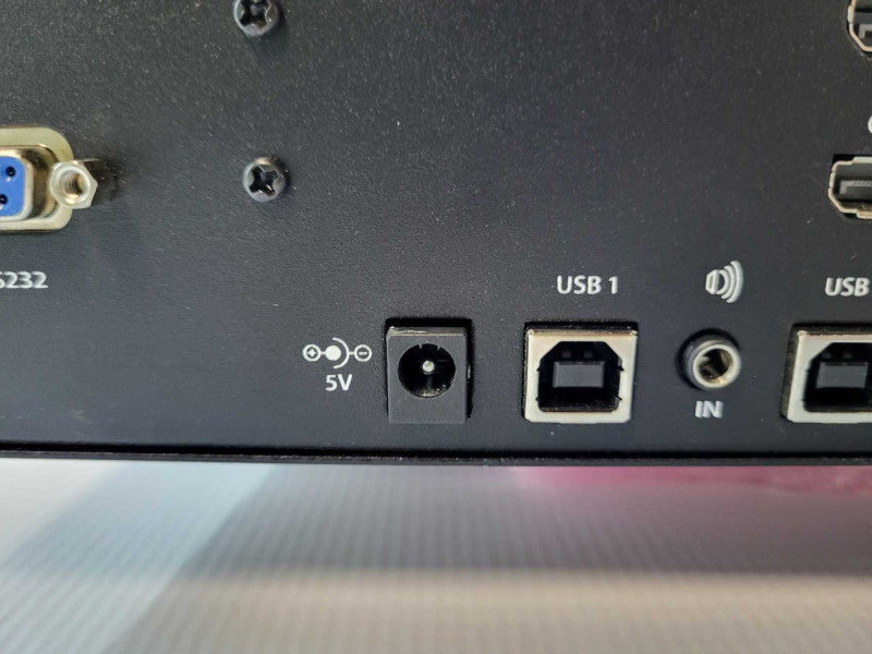 SmartAVI DPN-4Q - 4 Port Quad Monitor DisplayPort KVM w/ 2x USB Peripheral RE Q-