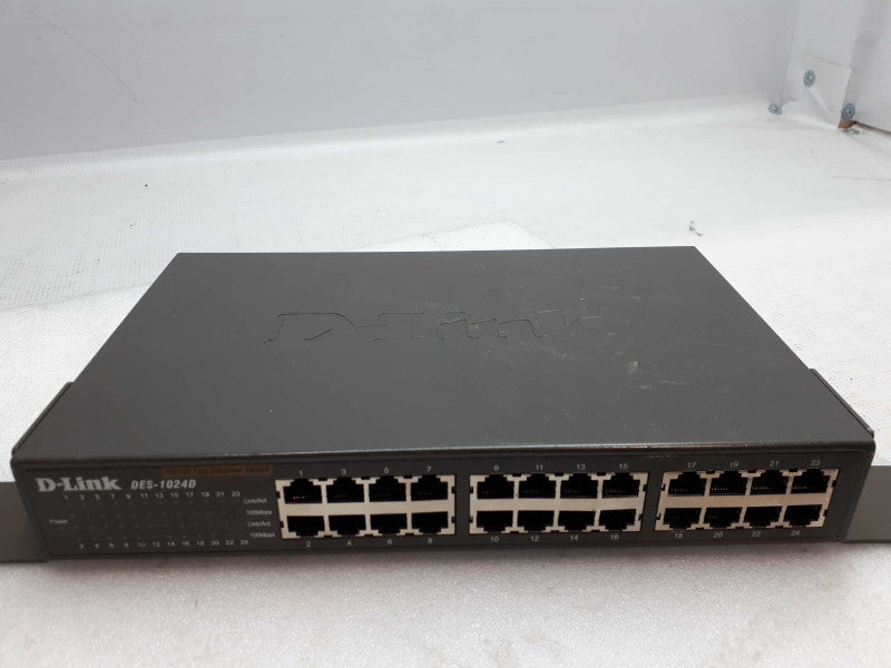 DâLink 24-Port 10/100 Fast Ethernet Unmanaged Switch DES-1024D &